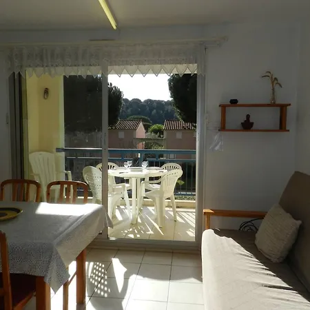 Le Lavandou, 2 Pieces, 5 Personnes - Fr-1-251-590 Apartment